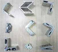 Kotni priključek za aluminijasto okno